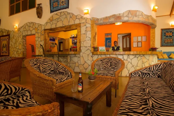COUNTRY LODGE - Image 2